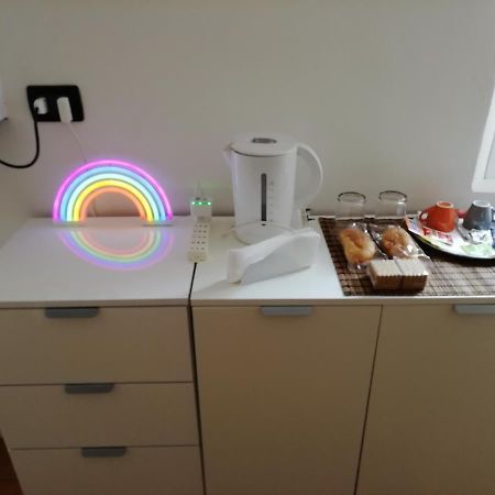 Over The Rainbow - Cozy Studio In The Centre Of Ferrara Appartement Buitenkant foto