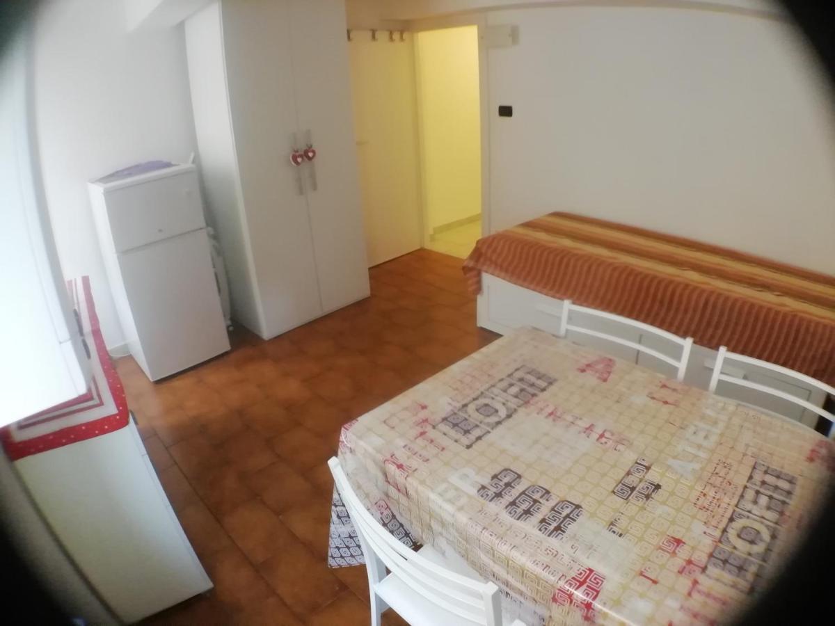 Over The Rainbow - Cozy Studio In The Centre Of Ferrara Appartement Buitenkant foto