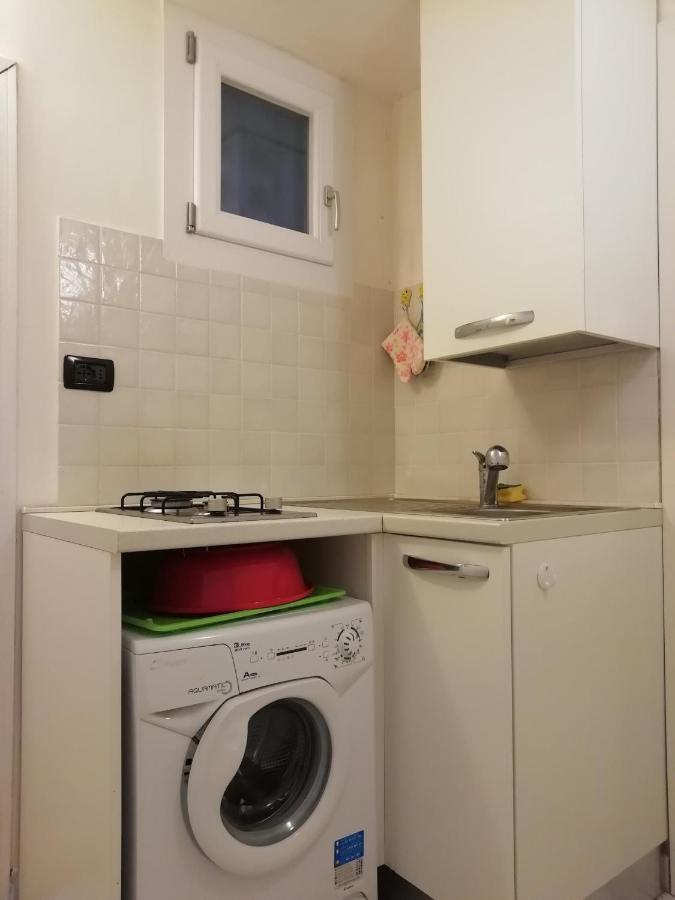 Over The Rainbow - Cozy Studio In The Centre Of Ferrara Appartement Buitenkant foto
